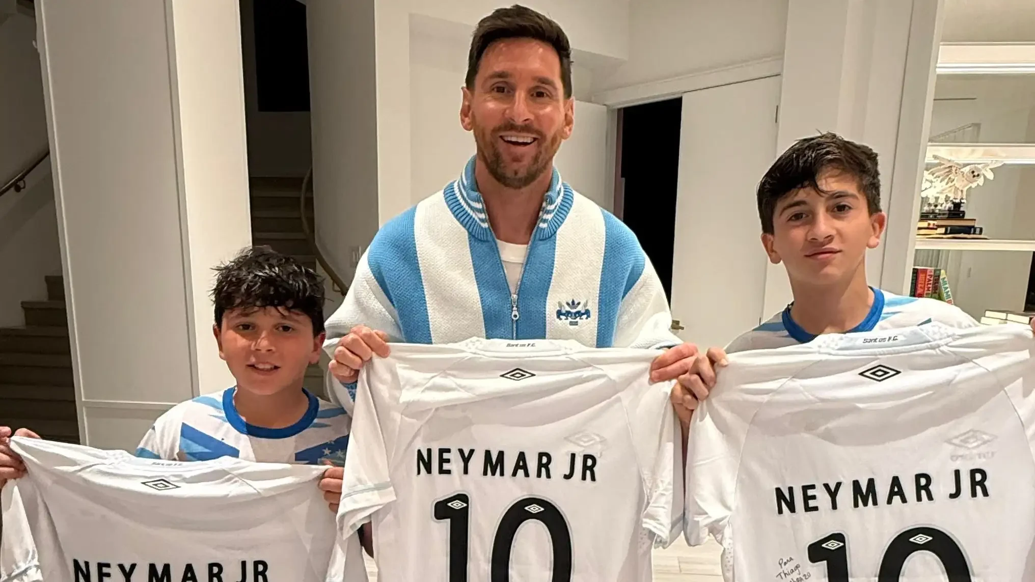 Personal Message: What did Neymar actually write on Messi’s custom signed Santos shirt?